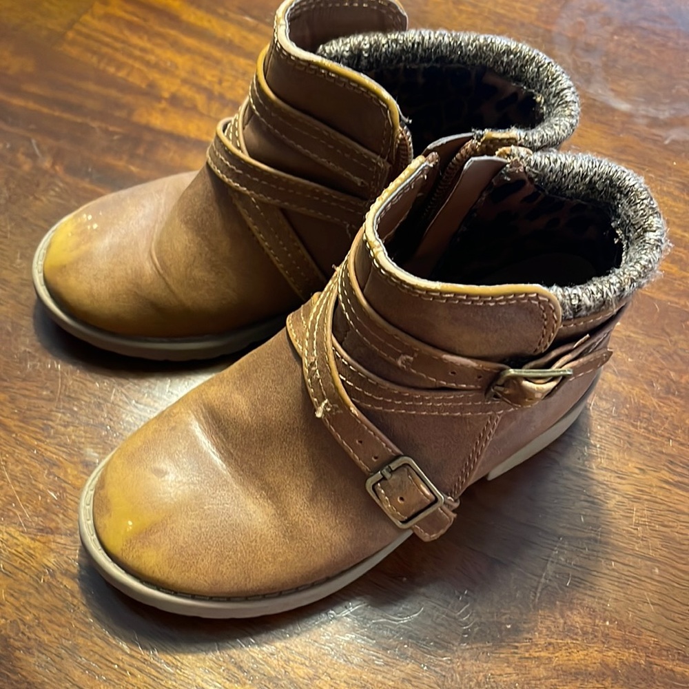 Size 10 girls Tan booties